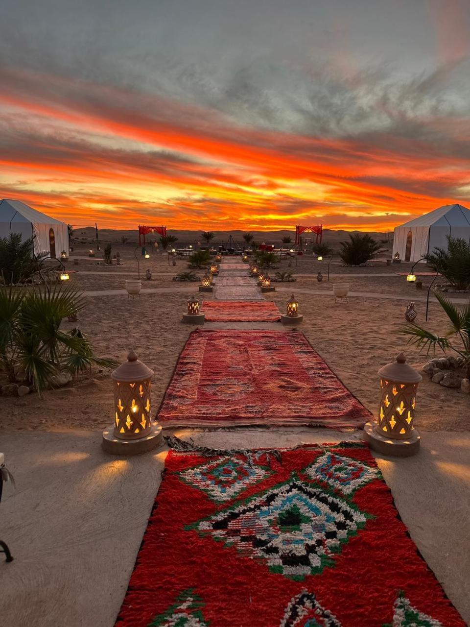 The White Camp - Your Merzouga Luxury Desert Camp & Erg Chebbi Dunes Camel Riding Exterior photo
