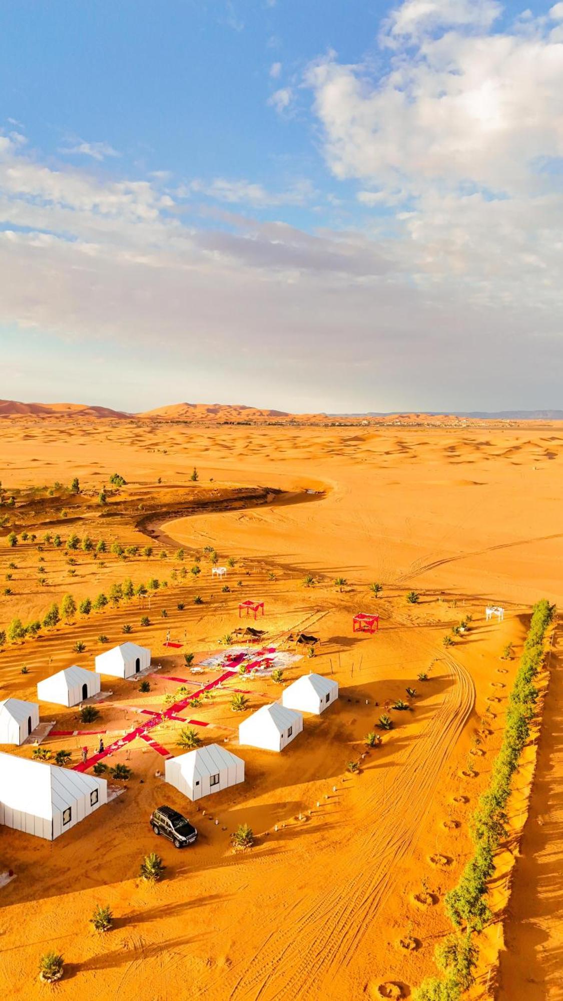 The White Camp - Your Merzouga Luxury Desert Camp & Erg Chebbi Dunes Camel Riding Exterior photo